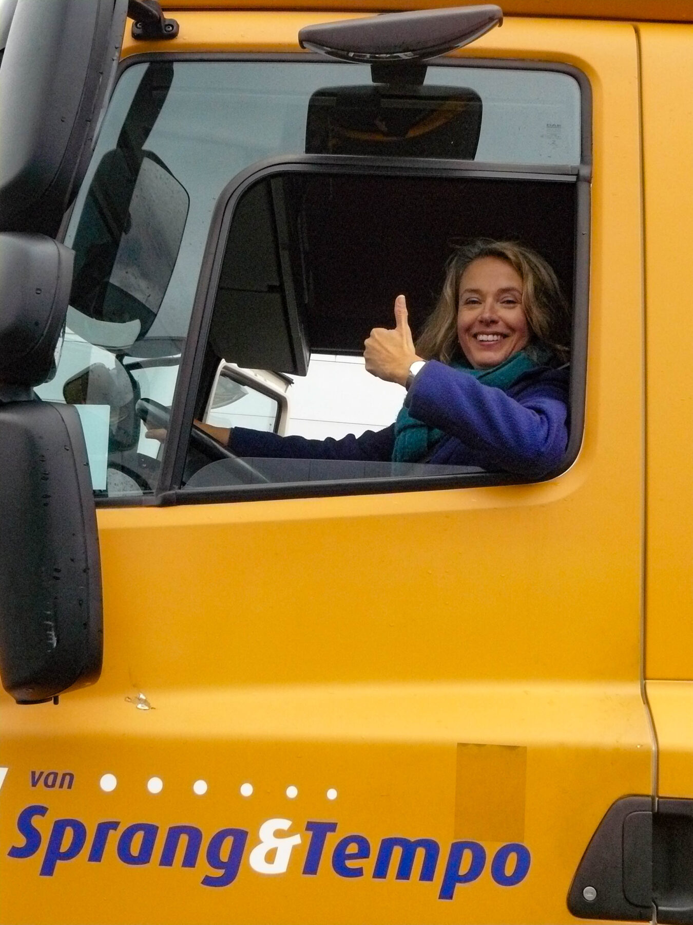 Directeur Rijnvicus in vrachtwagen